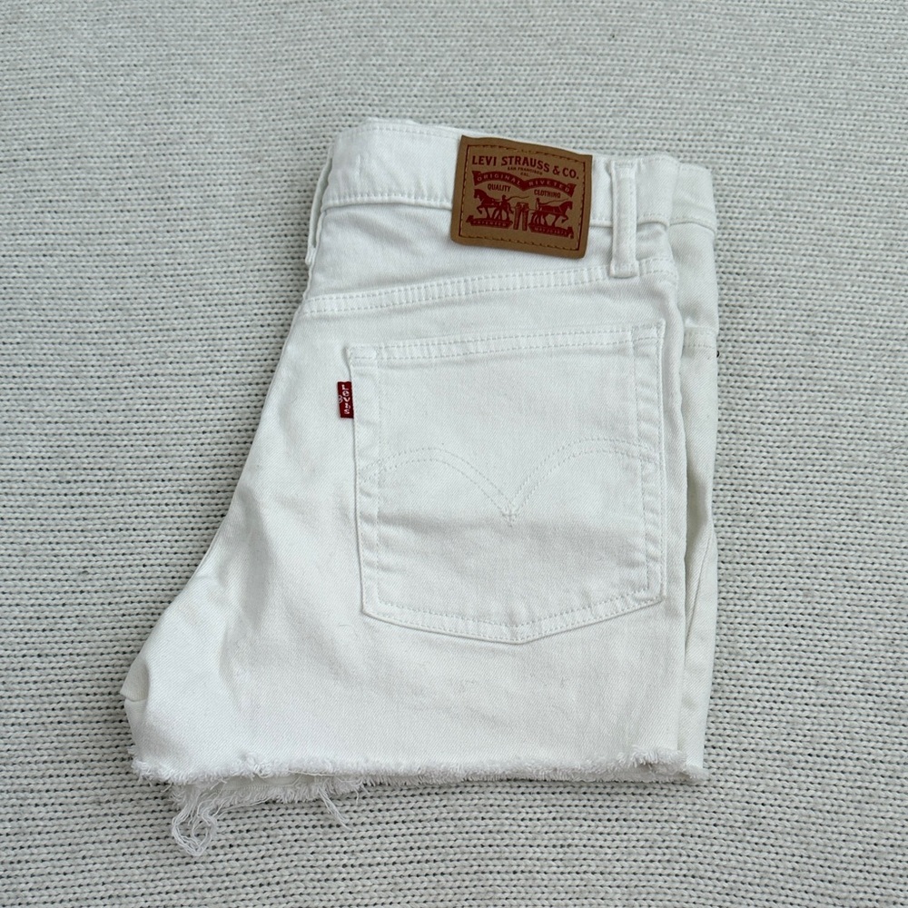Levi’s High Rise Shorts White Size 29